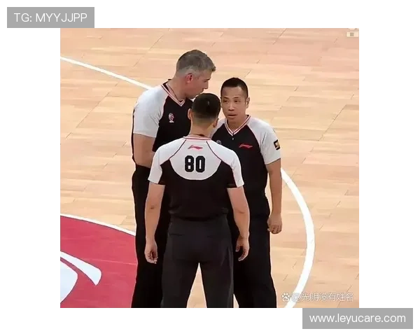 篮球规则：什么情况会被吹罚“干扰球”？关键判定场景解析
